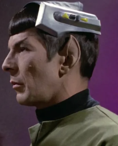 Spock avec un dispositif de lecture mentale dans Star Trek