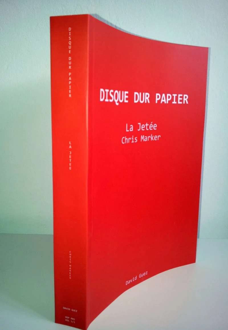 Livre Disque dur papier contenant le film La Jetée