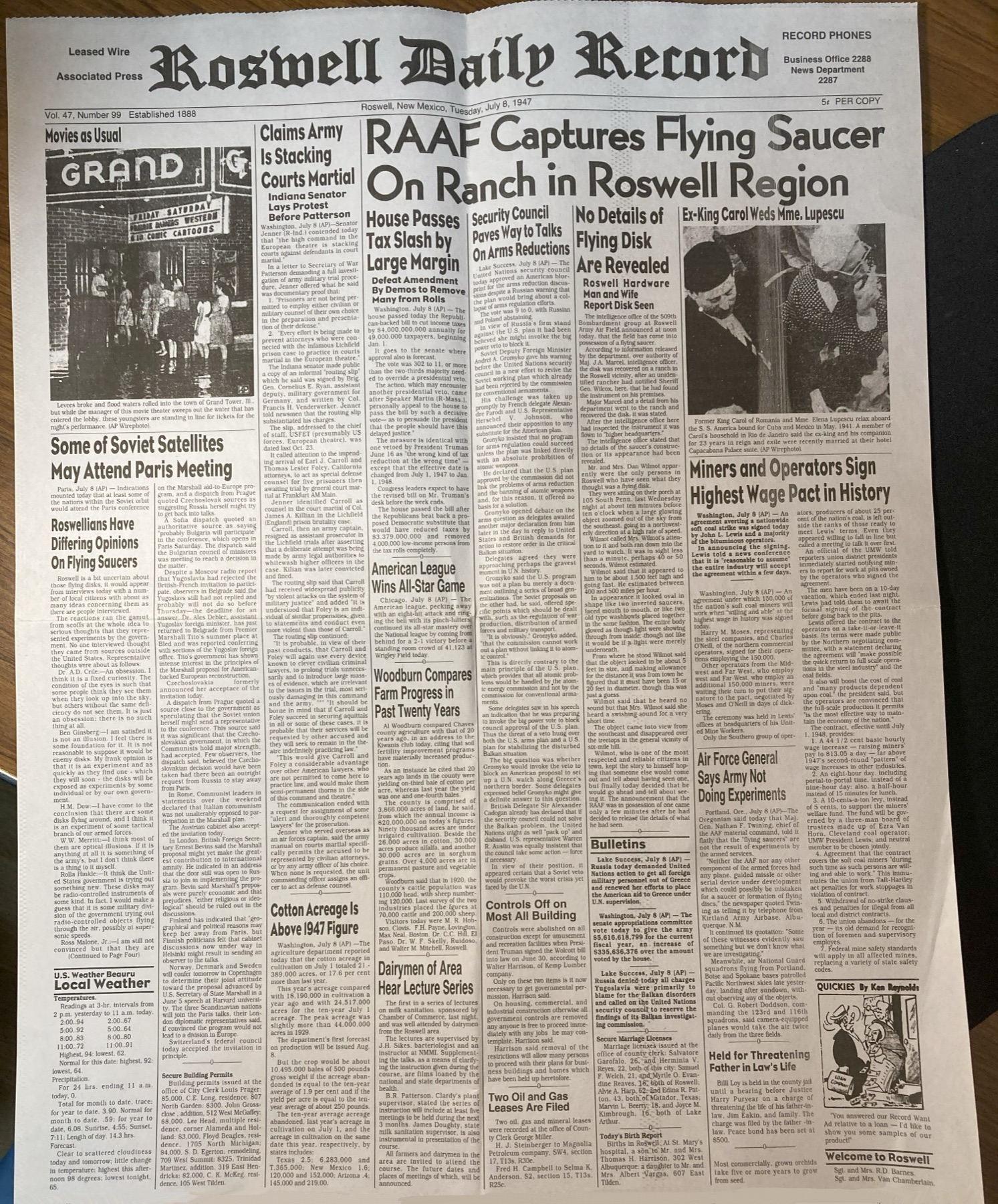 Front page of the Roswell Daily Record on 8 July 1947 announcing a flying saucer