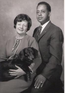 Betty et Barney Hill avec leur chien Delsey